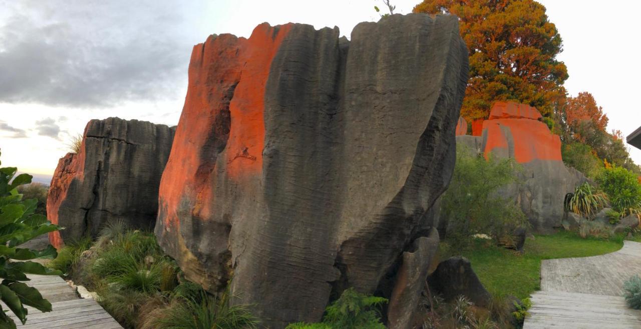 Rock Retreat B&B Farmstay Пещеры Вайтомо Экстерьер фото